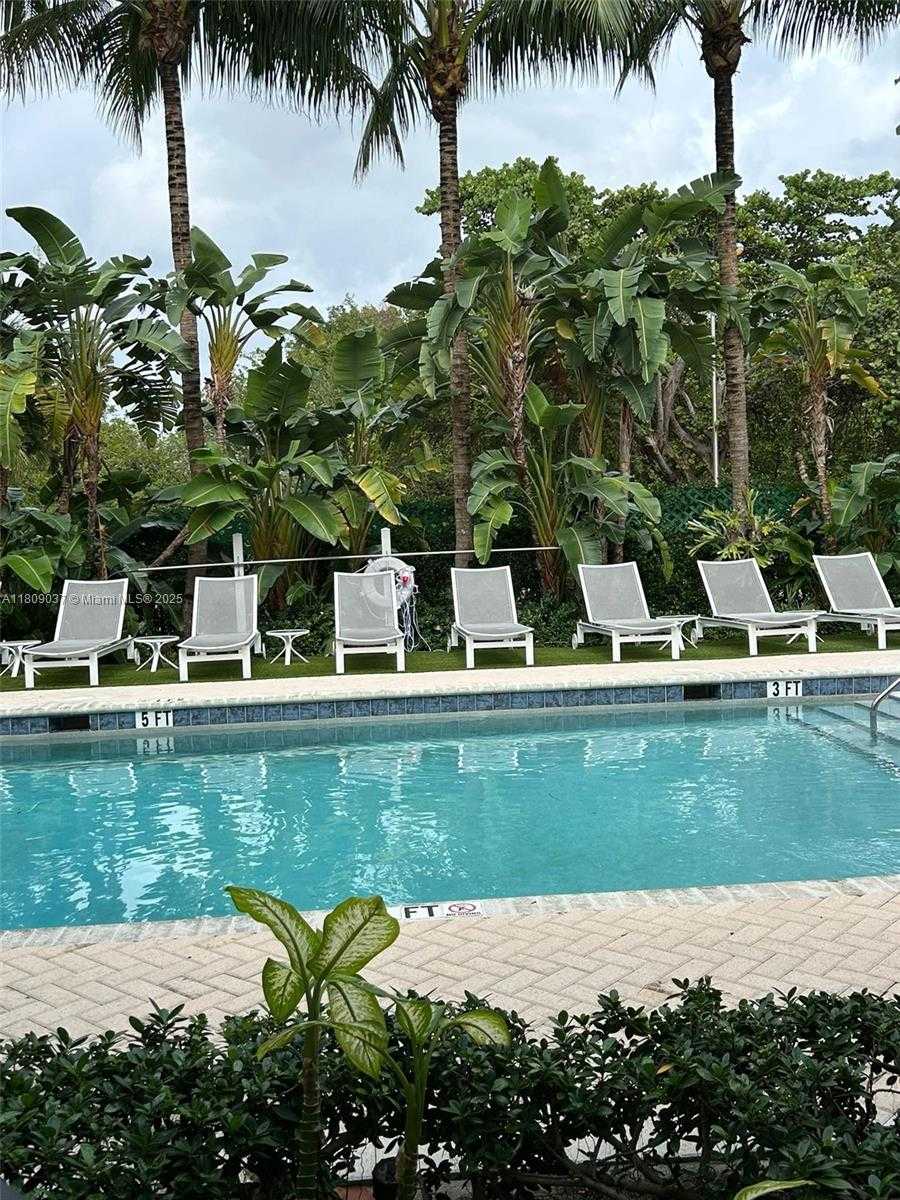 Small Image of 2155 WASHINGTON CT #108, Miami Beach Number 2