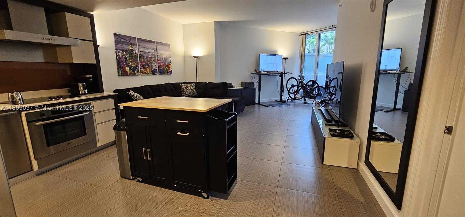 Small Image of 2155 WASHINGTON CT #108, Miami Beach Number 8