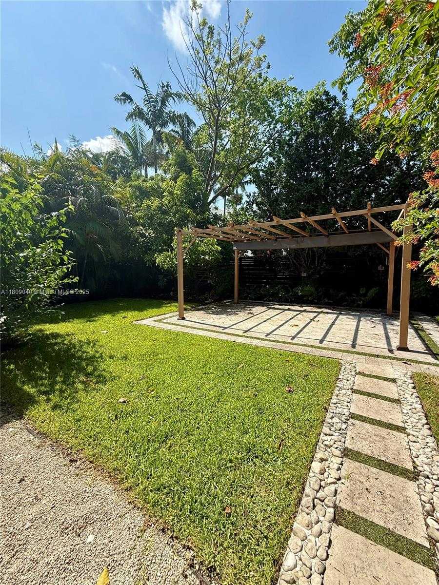 Small Image of 4456 SOUTH WEST 10TH ST, Miami Number 14