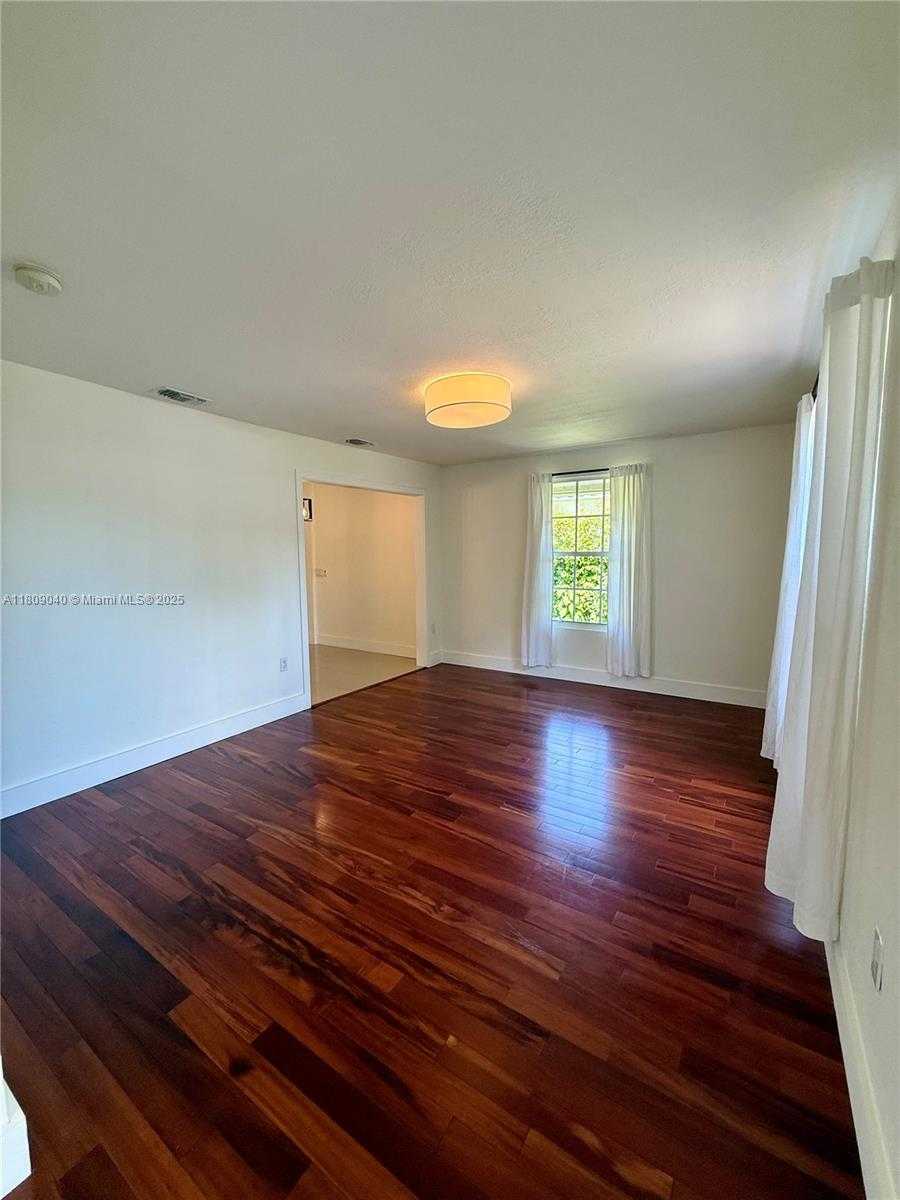 Small Image of 4456 SOUTH WEST 10TH ST, Miami Number 4