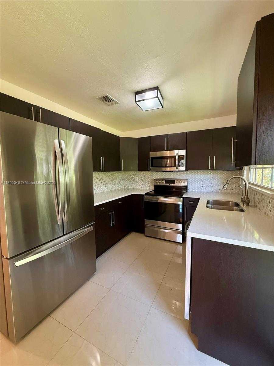 Small Image of 4456 SOUTH WEST 10TH ST, Miami Number 6