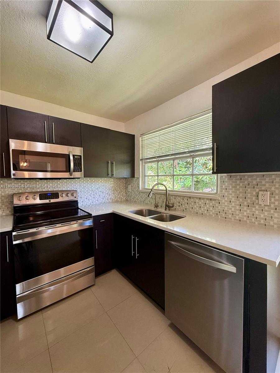 Small Image of 4456 SOUTH WEST 10TH ST, Miami Number 7