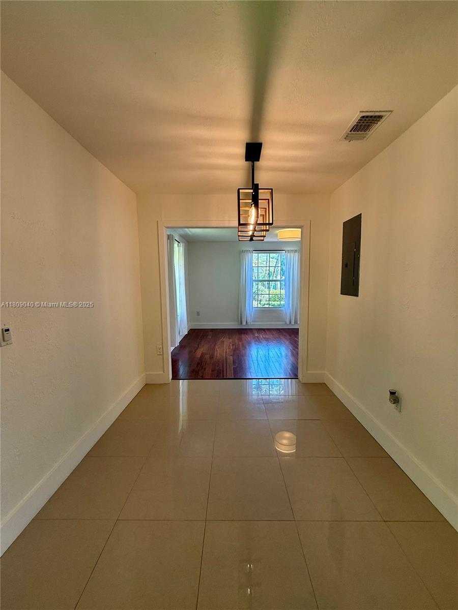 Small Image of 4456 SOUTH WEST 10TH ST, Miami Number 8