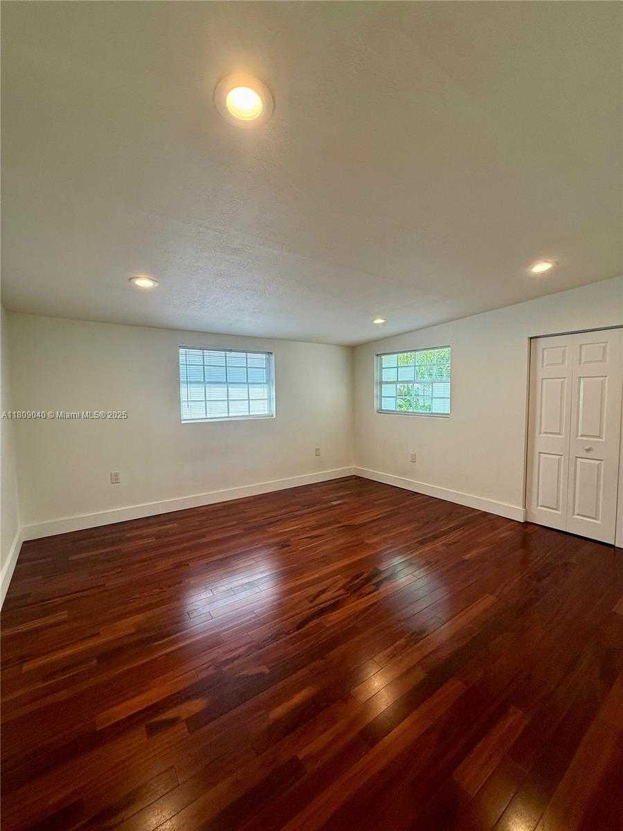 Small Image of 4456 SOUTH WEST 10TH ST, Miami Number 9