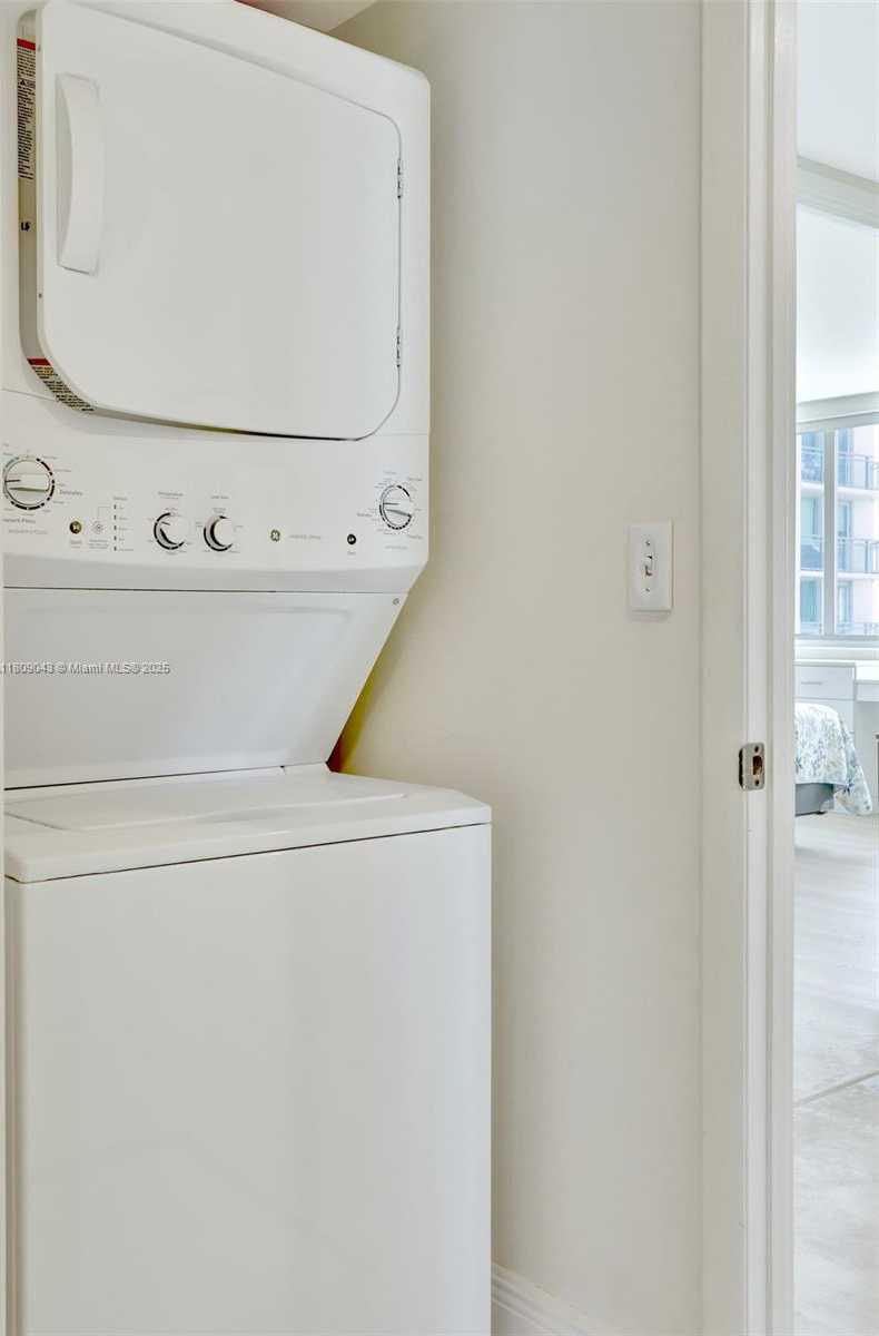 Small Image of 7135 COLLINS AVE #1105, Miami Beach Number 32