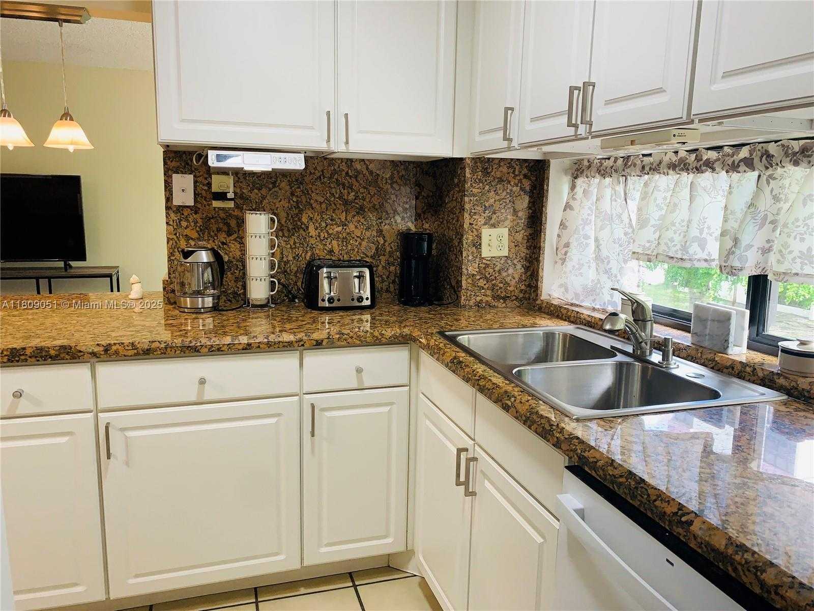 Small Image of 17021 NORTH BAY RD #318, Sunny Isles Beach Number 3