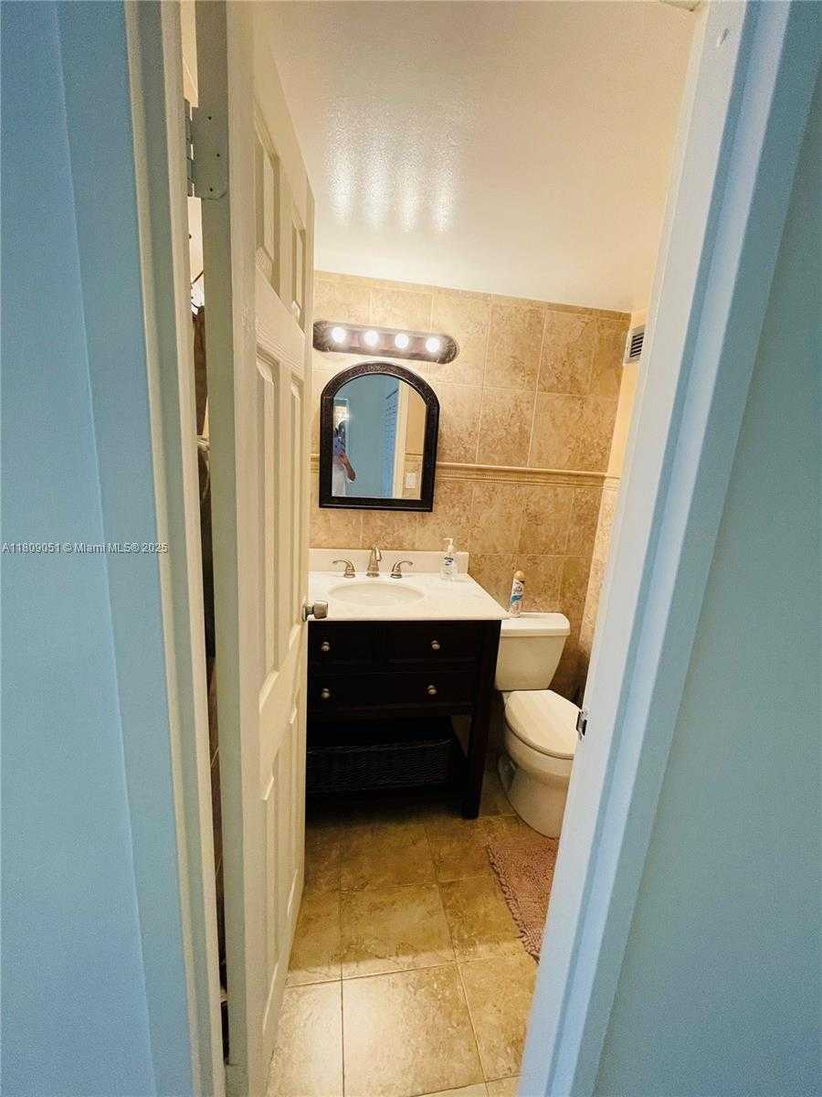 Small Image of 17021 NORTH BAY RD #318, Sunny Isles Beach Number 7