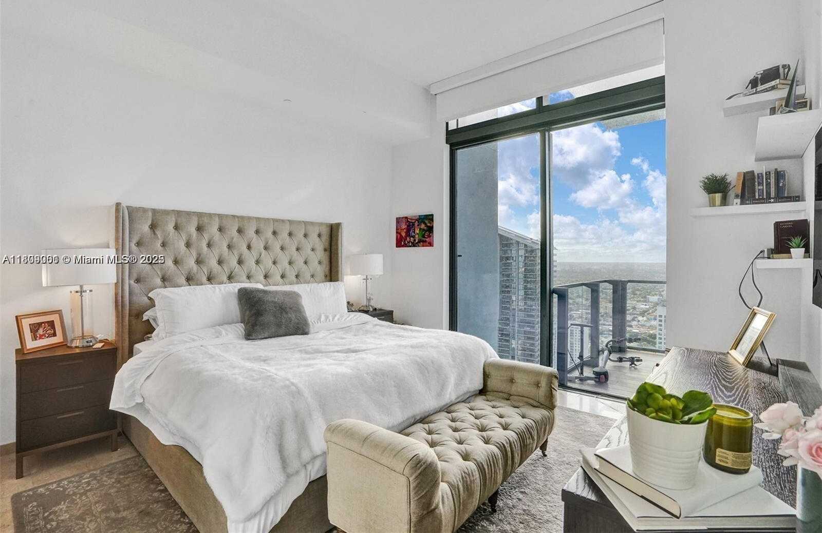 Small Image of 68 SOUTH EAST 6TH ST #4010, Miami Number 15