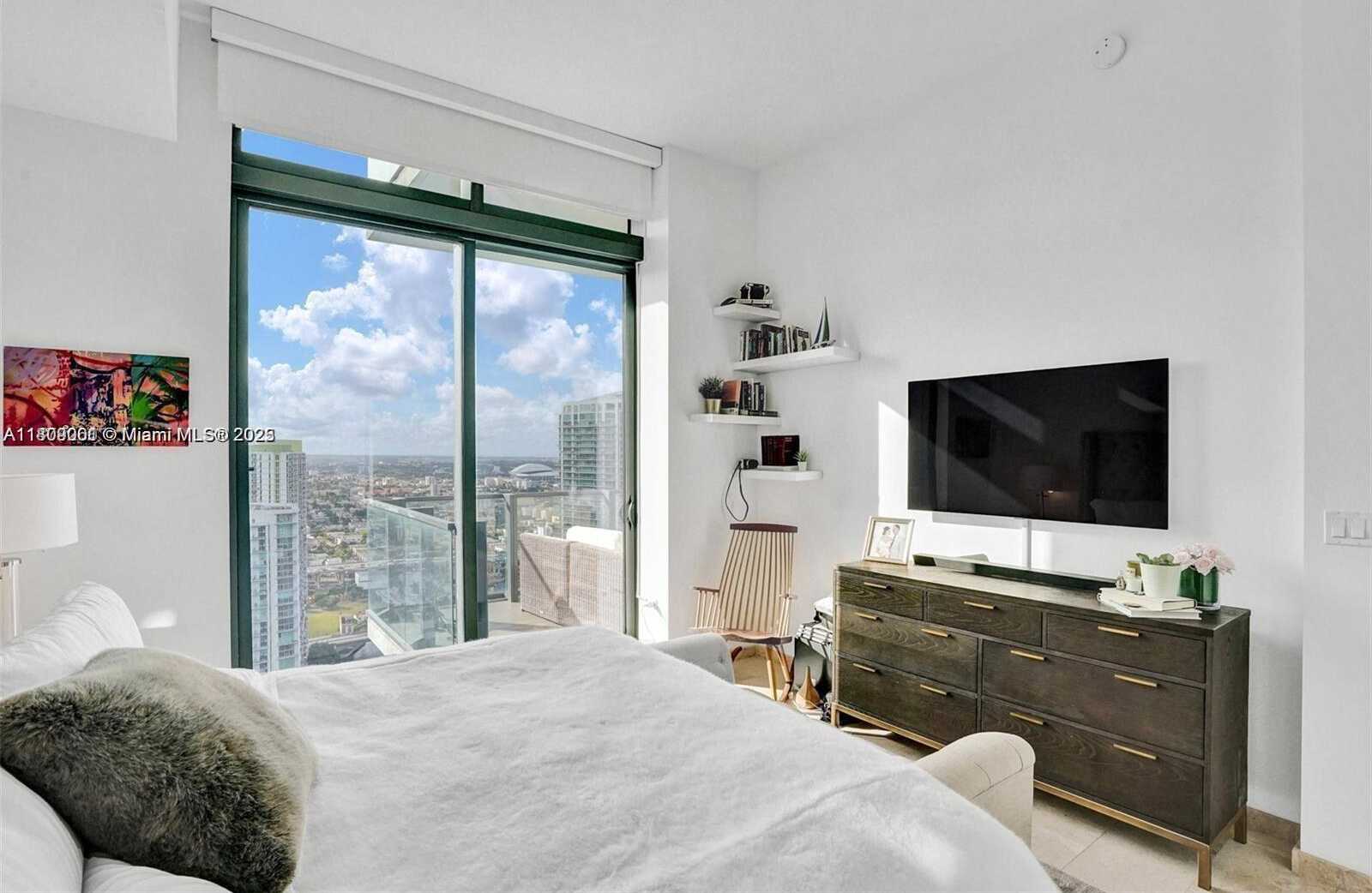 Small Image of 68 SOUTH EAST 6TH ST #4010, Miami Number 16