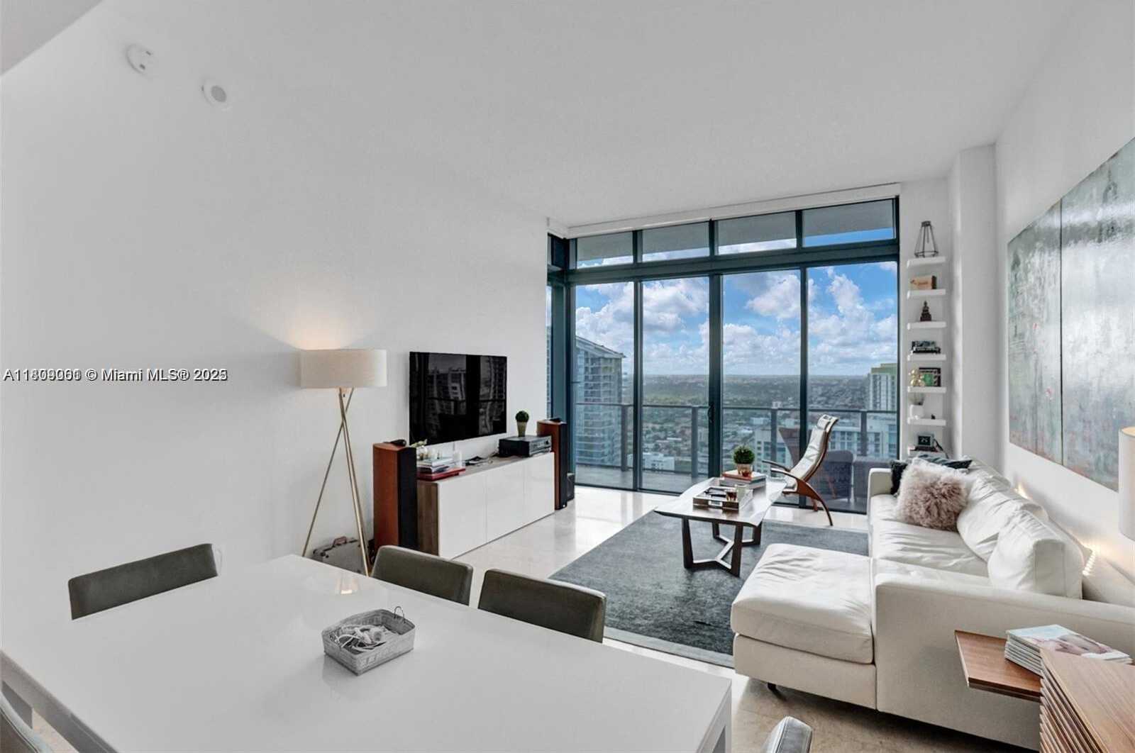 Small Image of 68 SOUTH EAST 6TH ST #4010, Miami Number 2