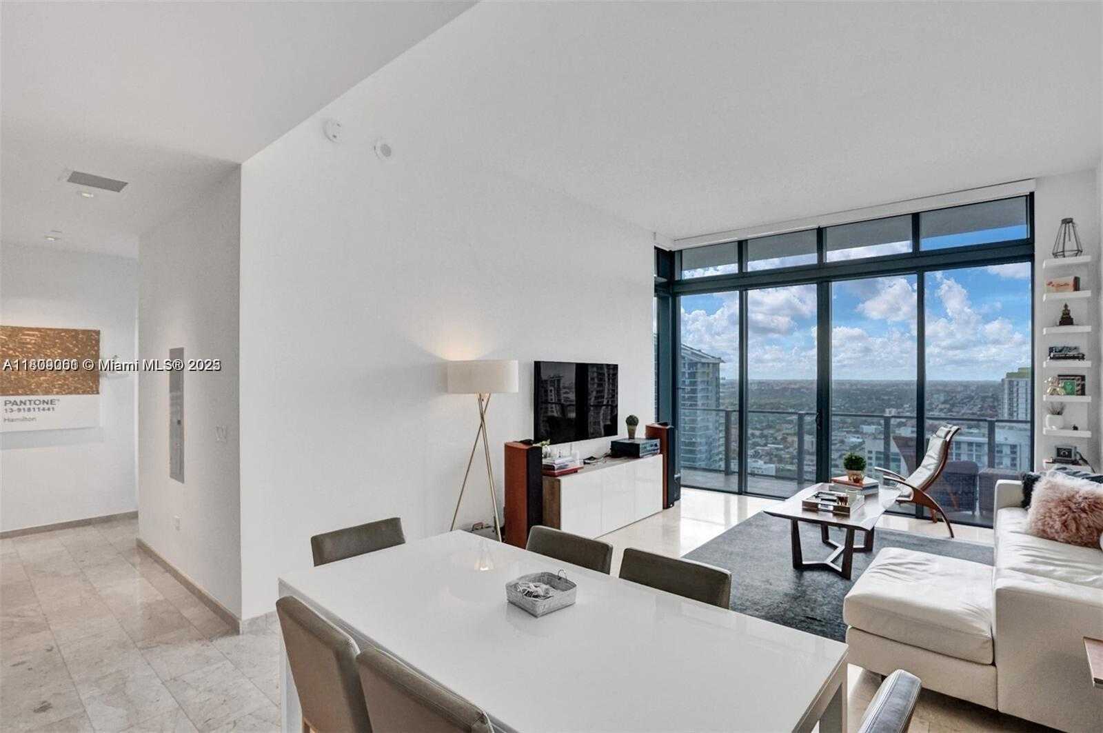 Small Image of 68 SOUTH EAST 6TH ST #4010, Miami Number 3