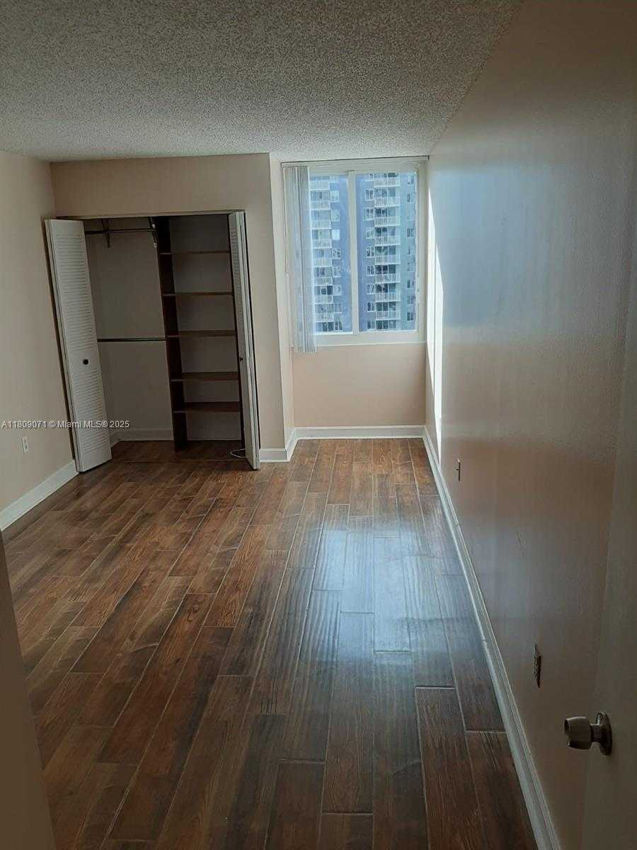 Small Image of 800 NORTH MIAMI AVE #E-1001, Miami Number 14