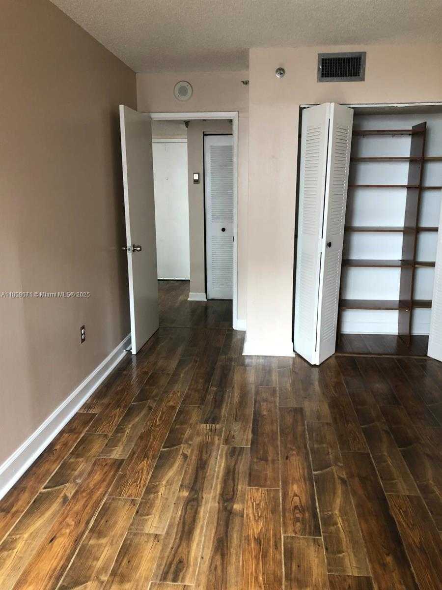 Small Image of 800 NORTH MIAMI AVE #E-1001, Miami Number 15