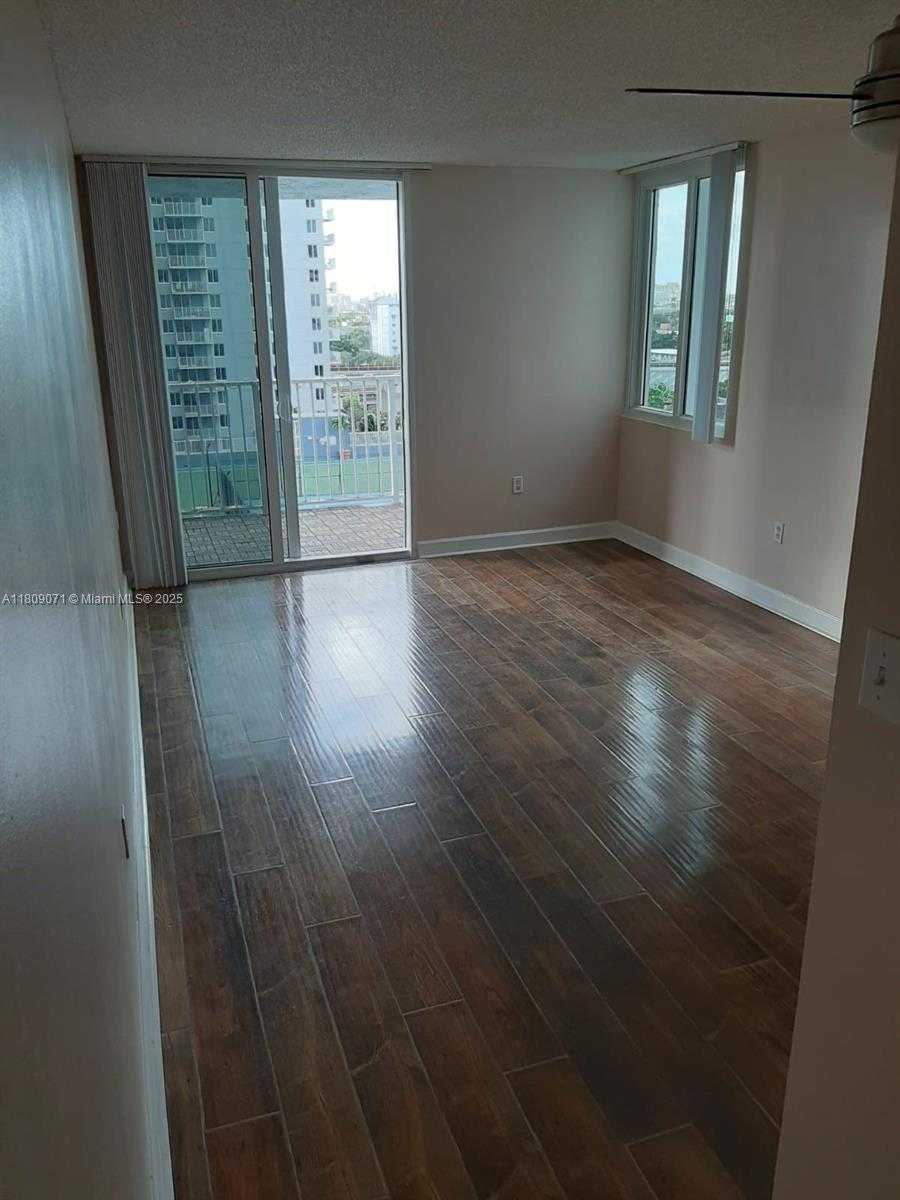 Small Image of 800 NORTH MIAMI AVE #E-1001, Miami Number 16