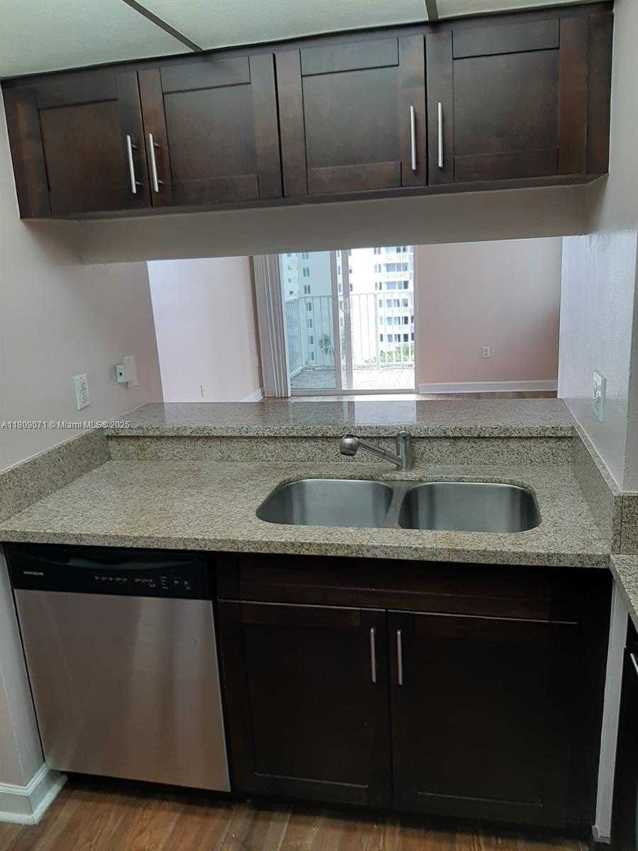 Small Image of 800 NORTH MIAMI AVE #E-1001, Miami Number 6