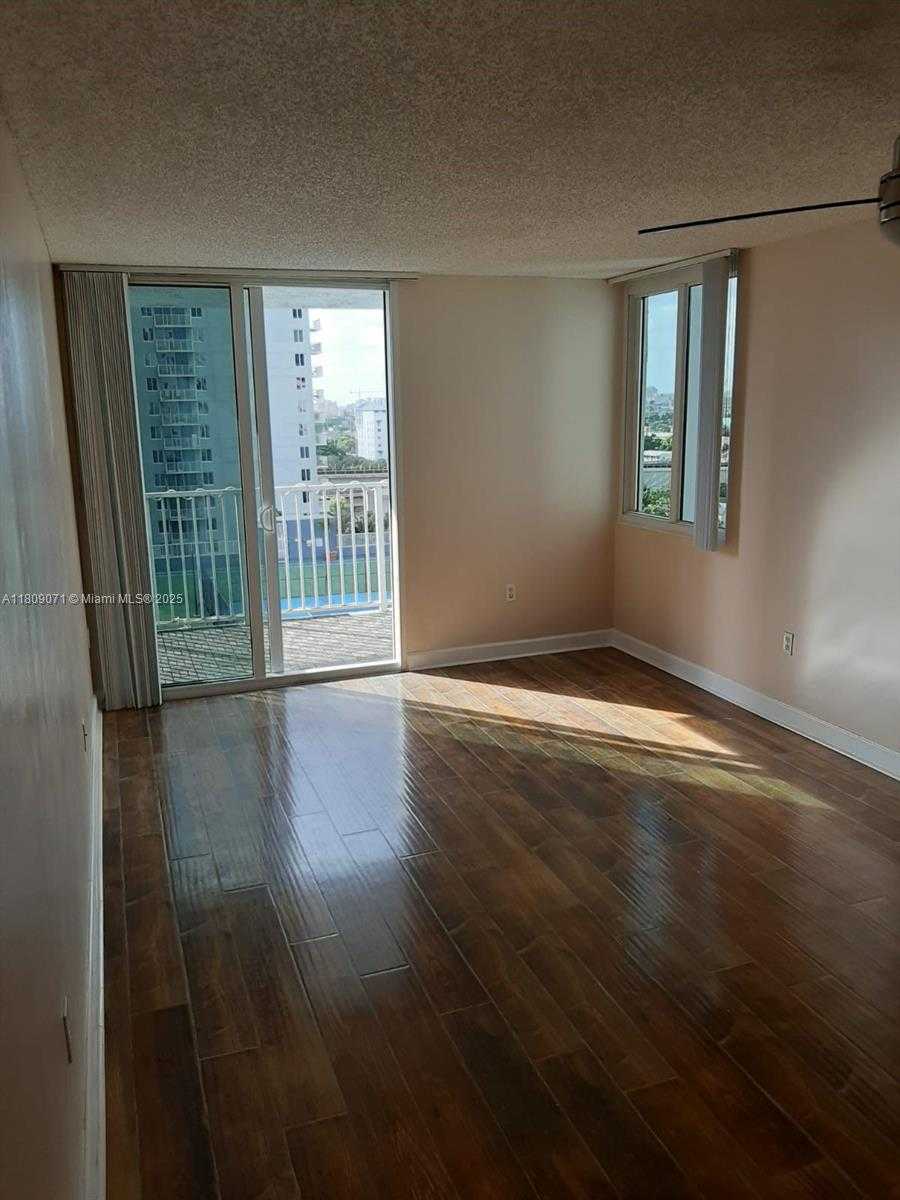 Small Image of 800 NORTH MIAMI AVE #E-1001, Miami Number 7