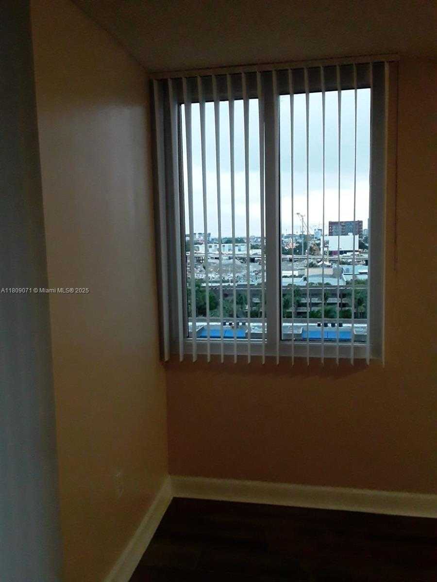 Small Image of 800 NORTH MIAMI AVE #E-1001, Miami Number 9