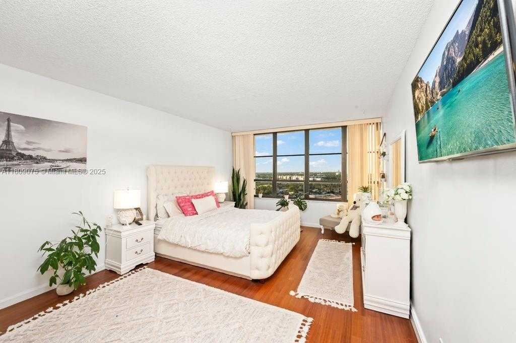 Small Image of 500 #1210, Hallandale Beach Number 10