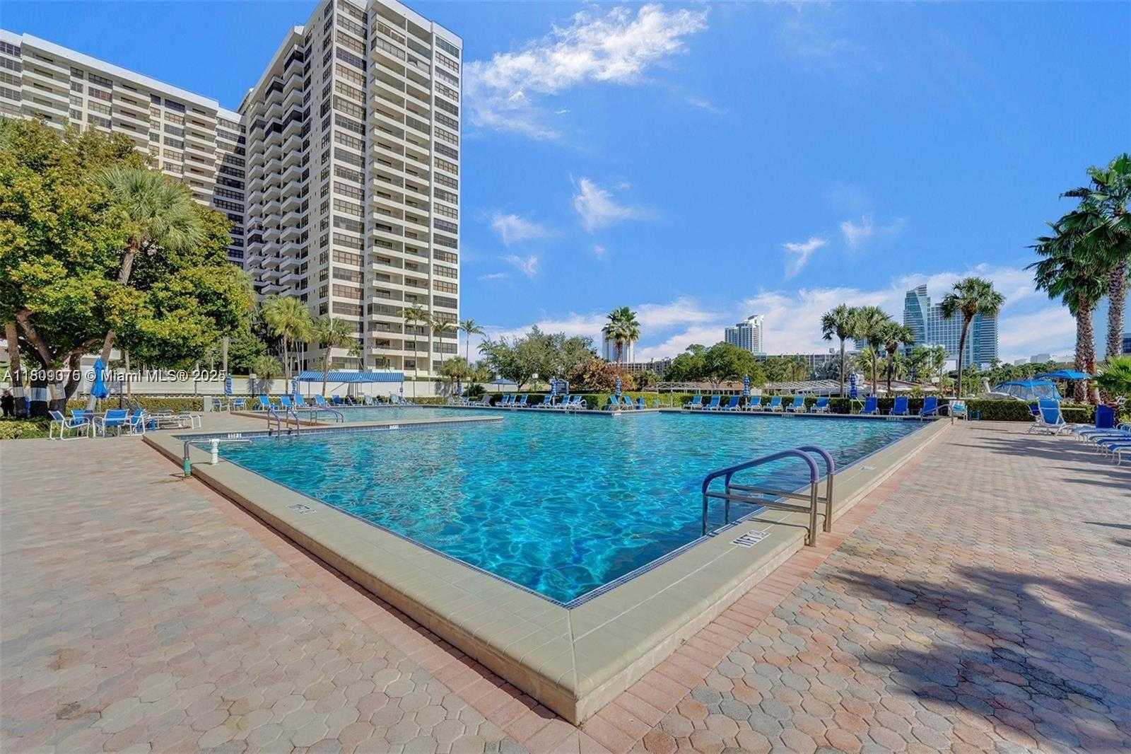 Small Image of 500 #1210, Hallandale Beach Number 13