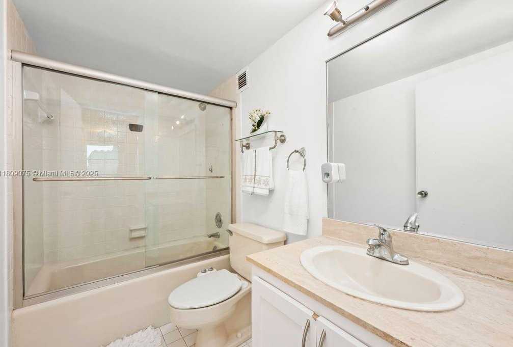 Small Image of 500 #1210, Hallandale Beach Number 16