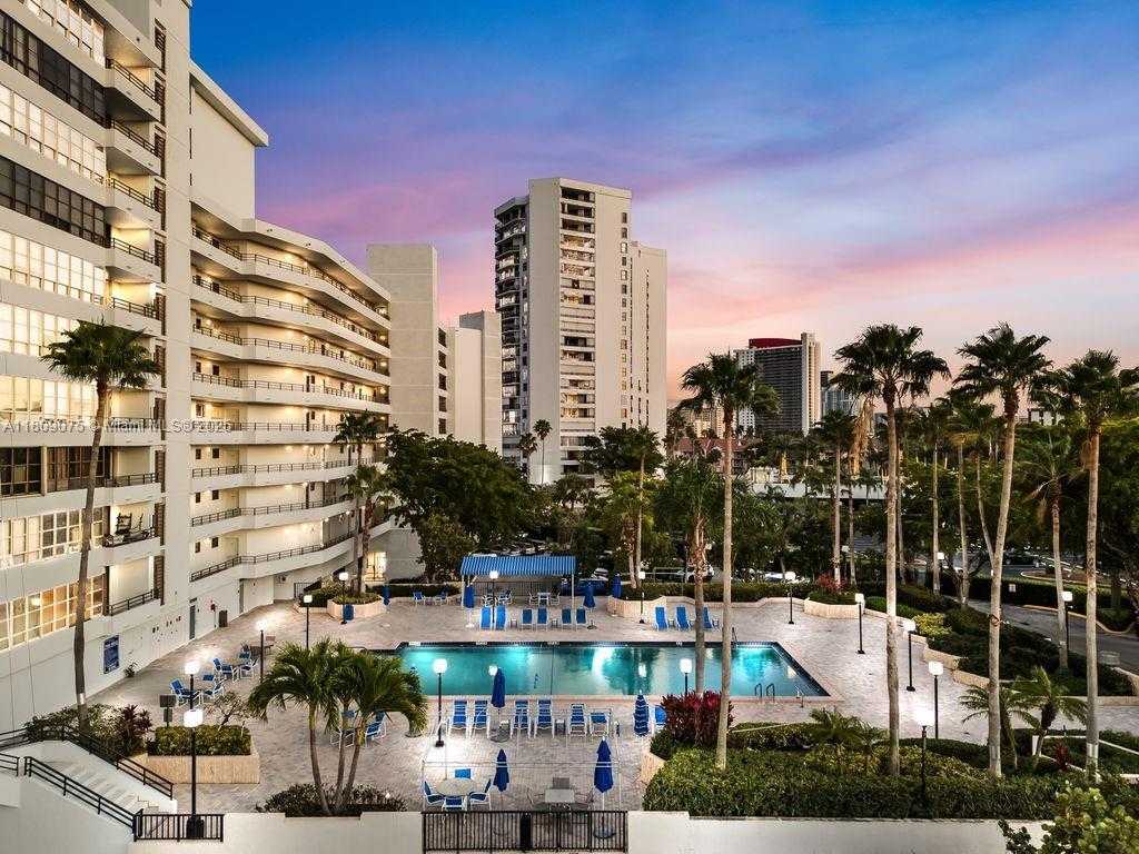 Small Image of 500 #1210, Hallandale Beach Number 3