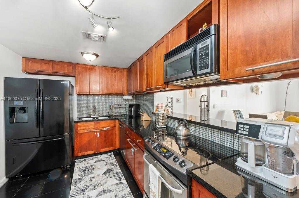Small Image of 500 #1210, Hallandale Beach Number 9
