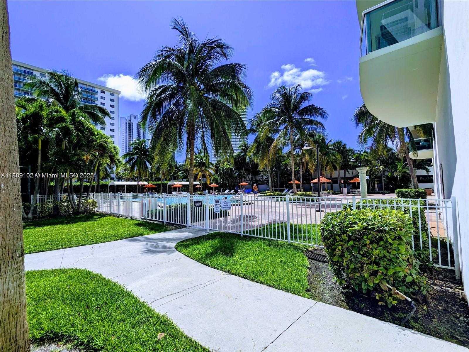Small Image of 19380 COLLINS #807, Sunny Isles Beach Number 9