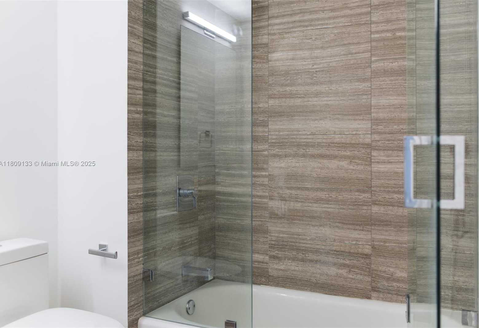 Small Image of 1010 BRICKELL AVE #3210, Miami Number 11