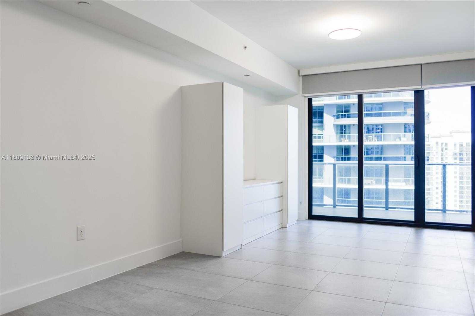 Small Image of 1010 BRICKELL AVE #3210, Miami Number 2
