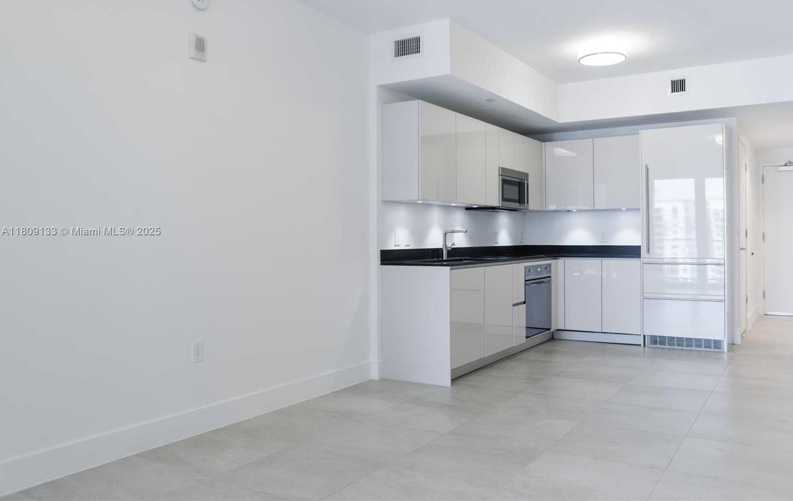 Small Image of 1010 BRICKELL AVE #3210, Miami Number 6