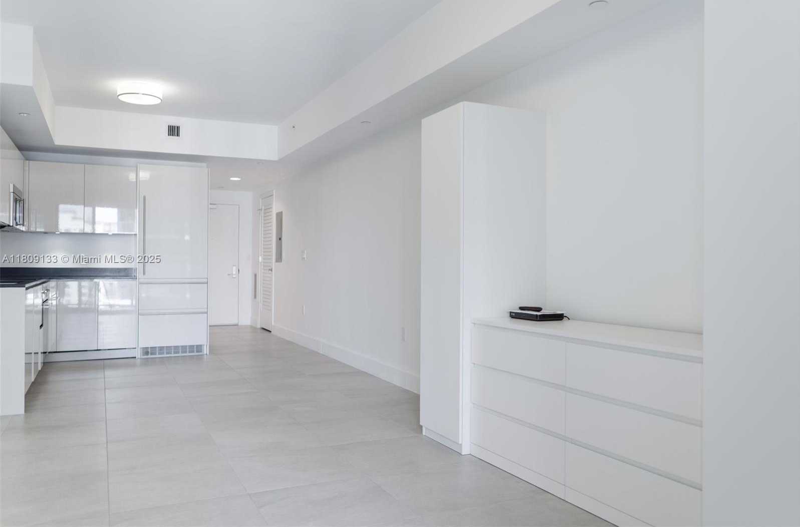 Small Image of 1010 BRICKELL AVE #3210, Miami Number 7