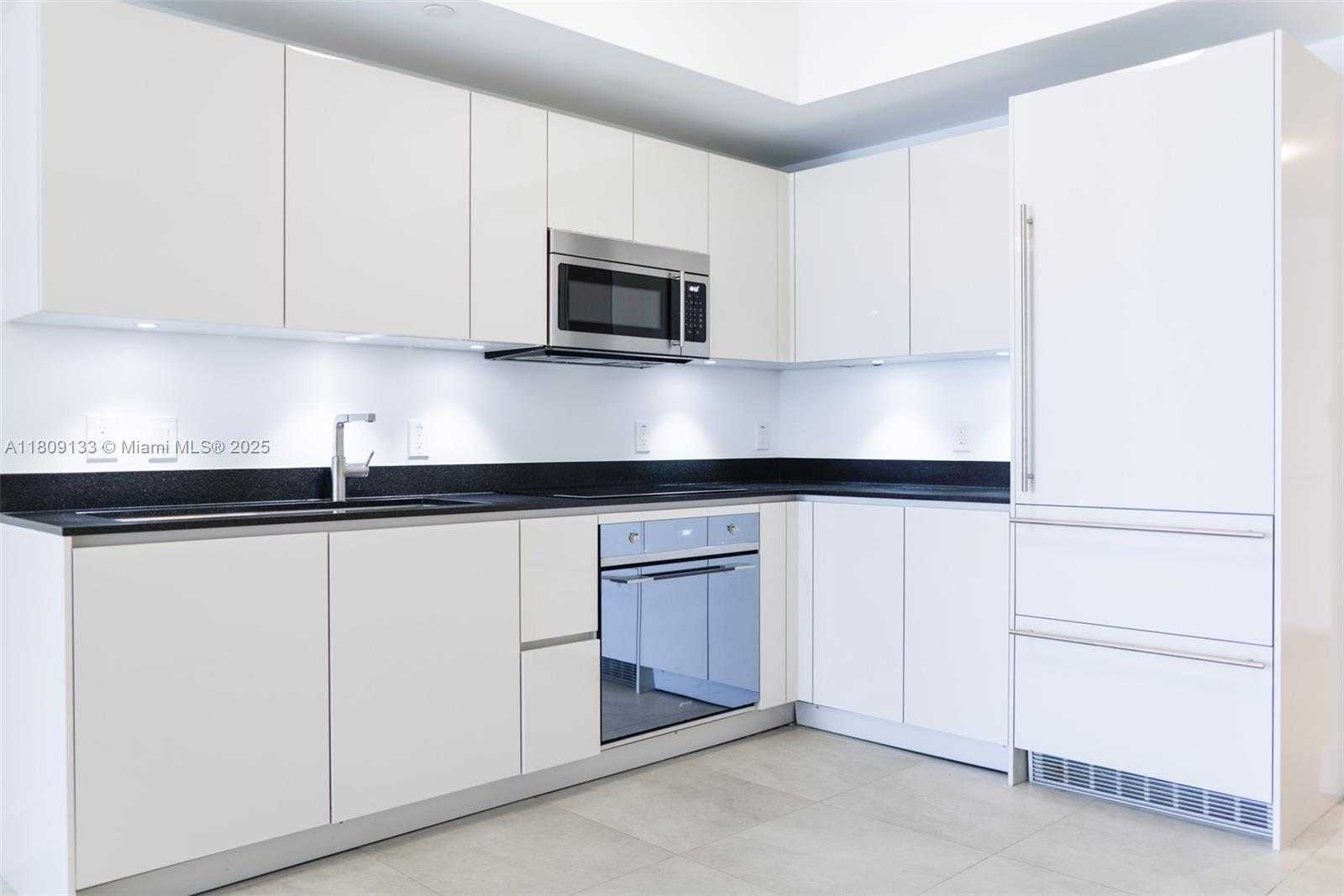 Small Image of 1010 BRICKELL AVE #3210, Miami Number 8