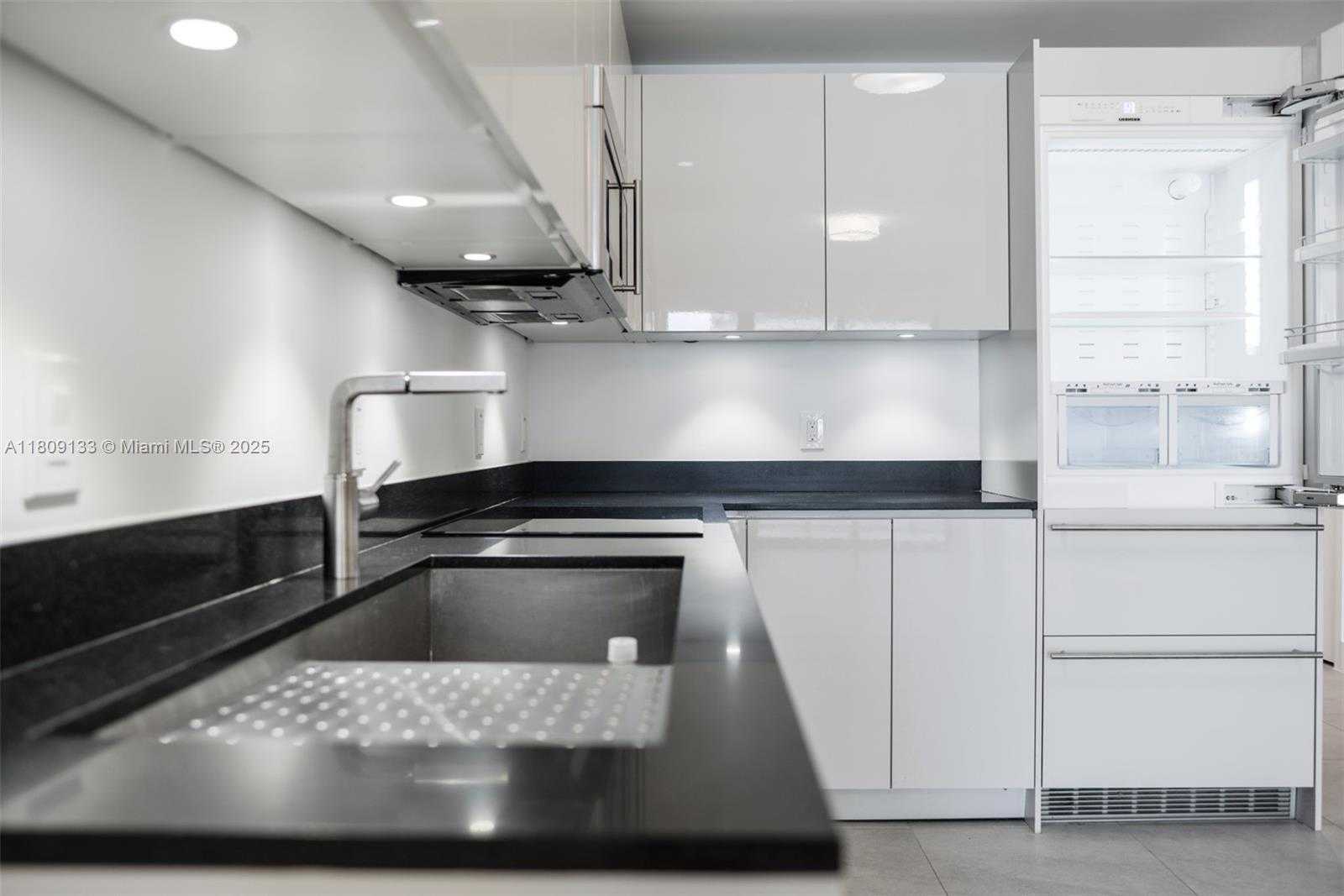 Small Image of 1010 BRICKELL AVE #3210, Miami Number 9