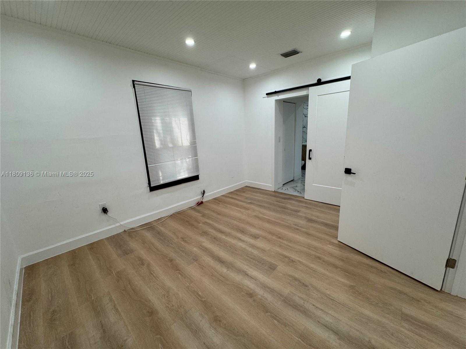 Small Image of 817 SOUTH WEST 4TH CT, Fort Lauderdale Number 10