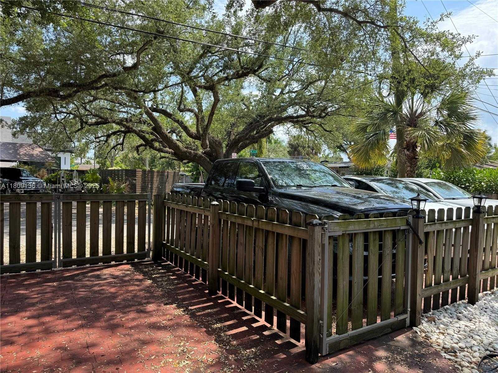 Small Image of 817 SOUTH WEST 4TH CT, Fort Lauderdale Number 3