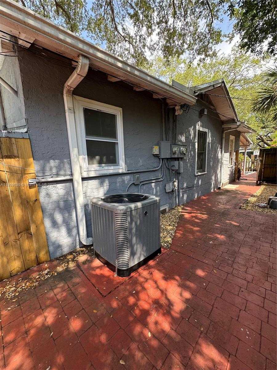 Small Image of 817 SOUTH WEST 4TH CT, Fort Lauderdale Number 5