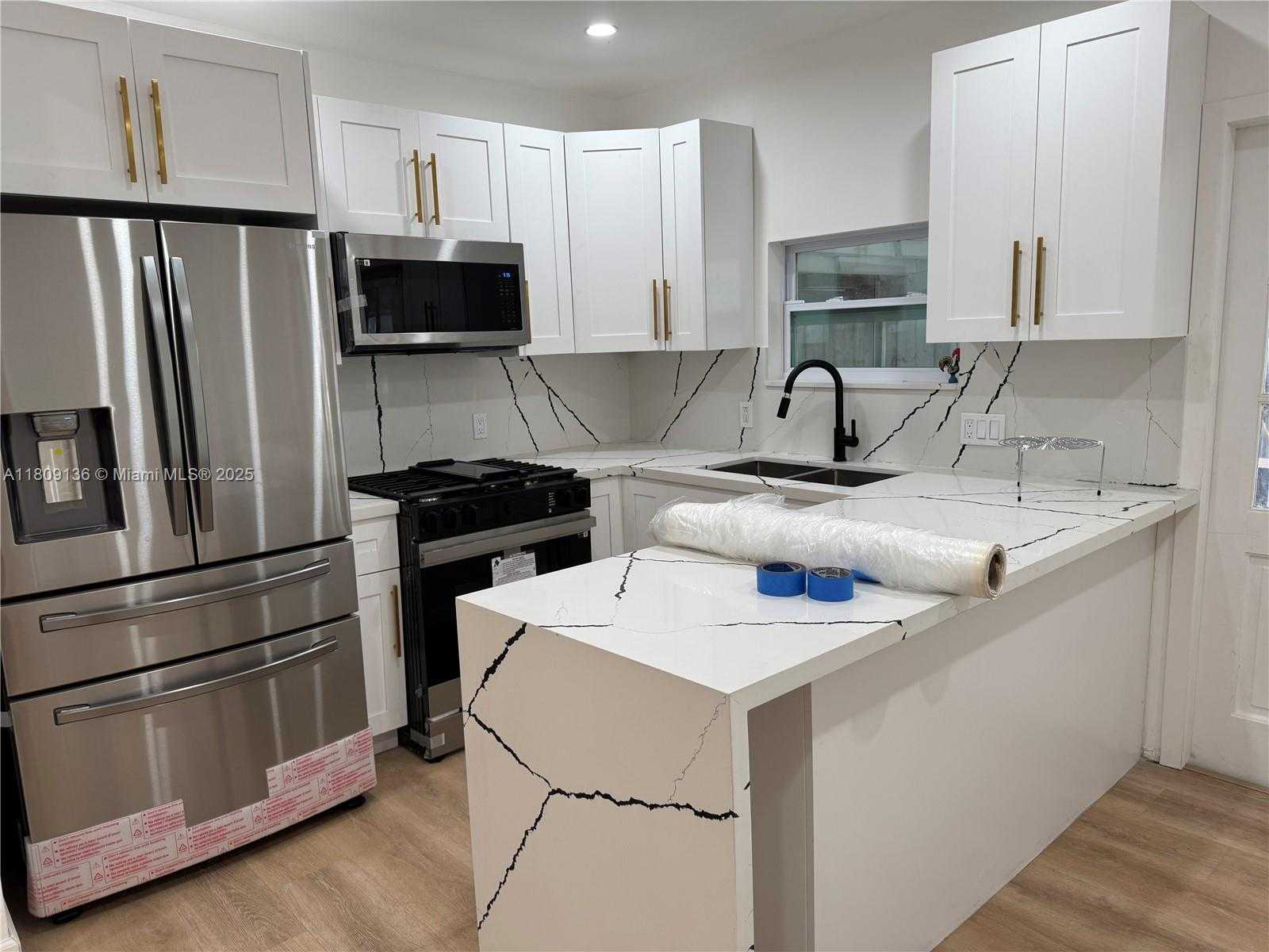 Small Image of 817 SOUTH WEST 4TH CT, Fort Lauderdale Number 7