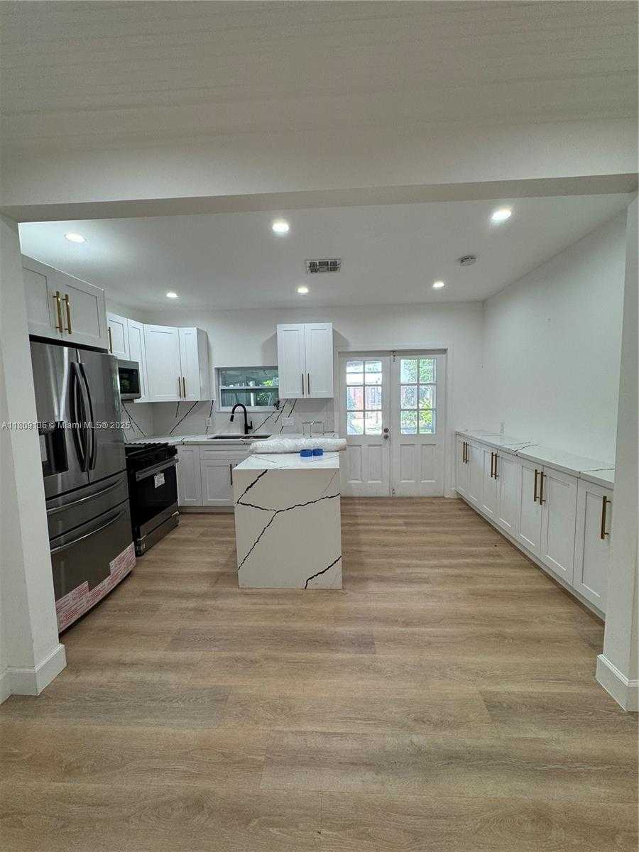 Small Image of 817 SOUTH WEST 4TH CT, Fort Lauderdale Number 9