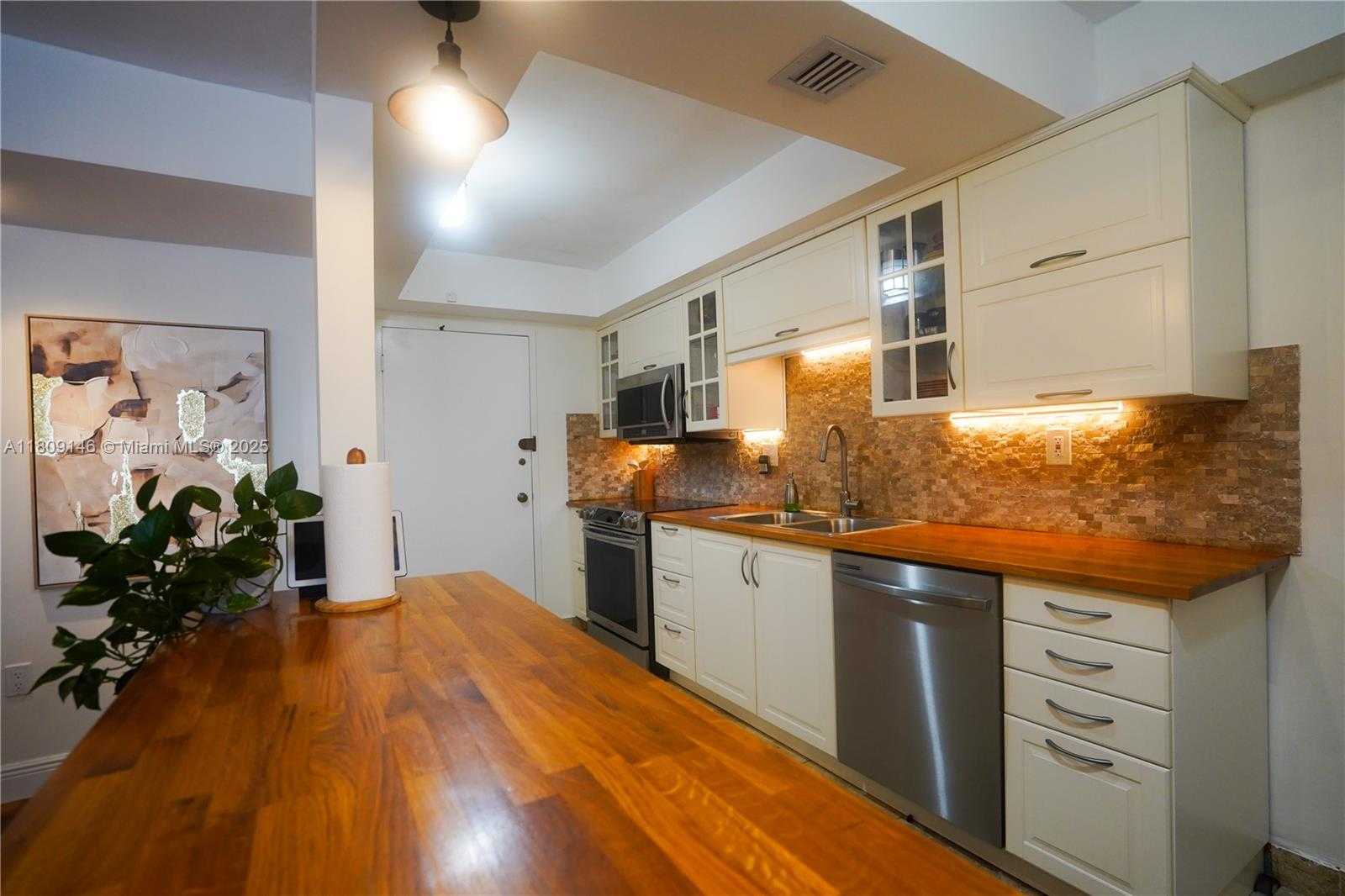 Small Image of 18031 BISCAYNE BLVD #1502, Aventura Number 10