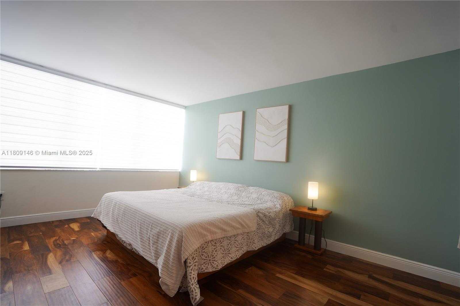 Small Image of 18031 BISCAYNE BLVD #1502, Aventura Number 11