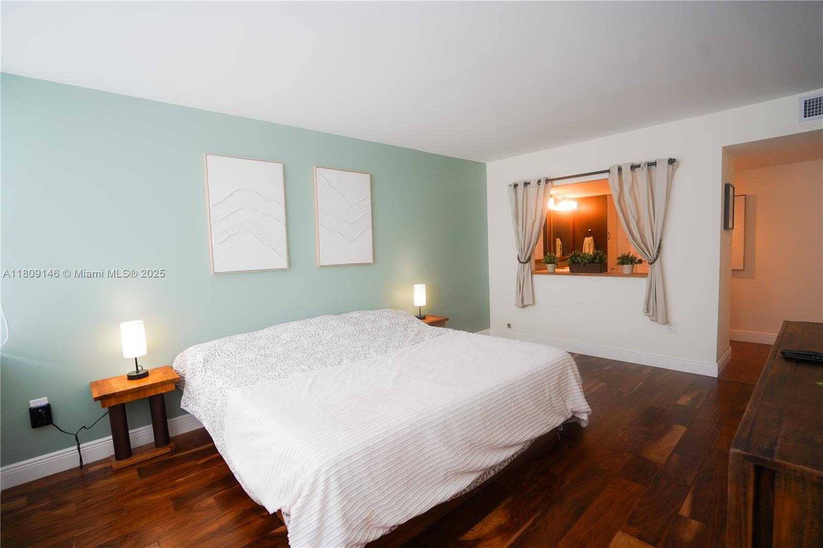 Small Image of 18031 BISCAYNE BLVD #1502, Aventura Number 12