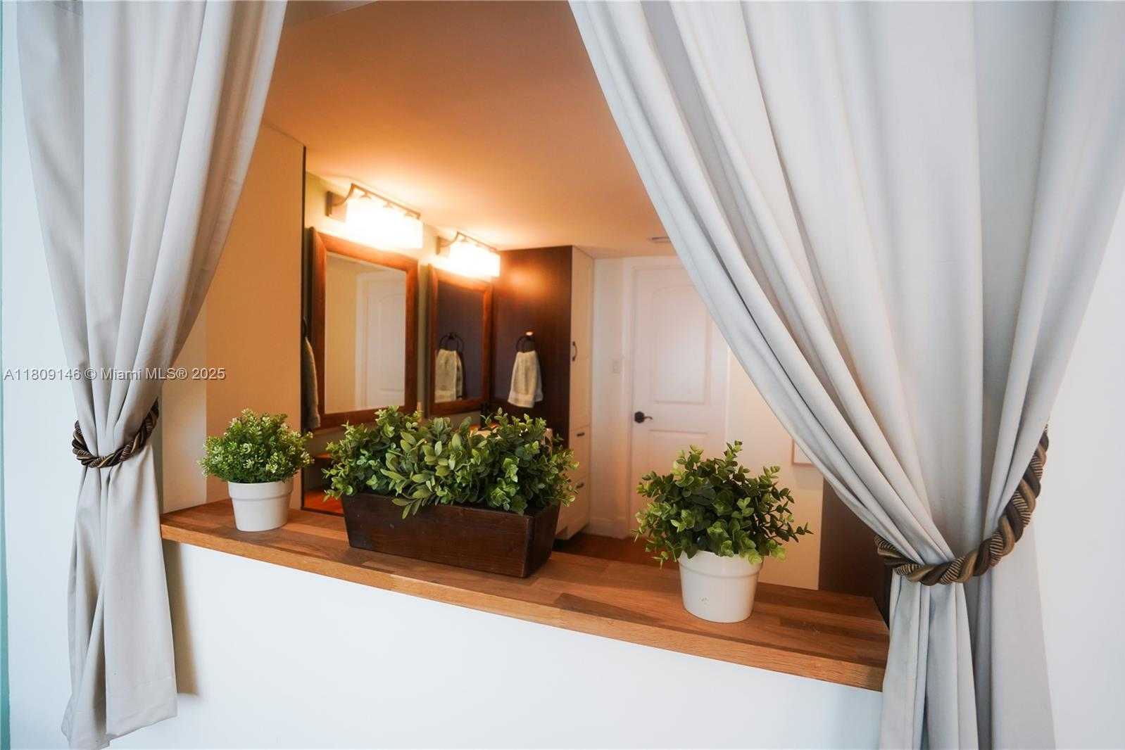 Small Image of 18031 BISCAYNE BLVD #1502, Aventura Number 13