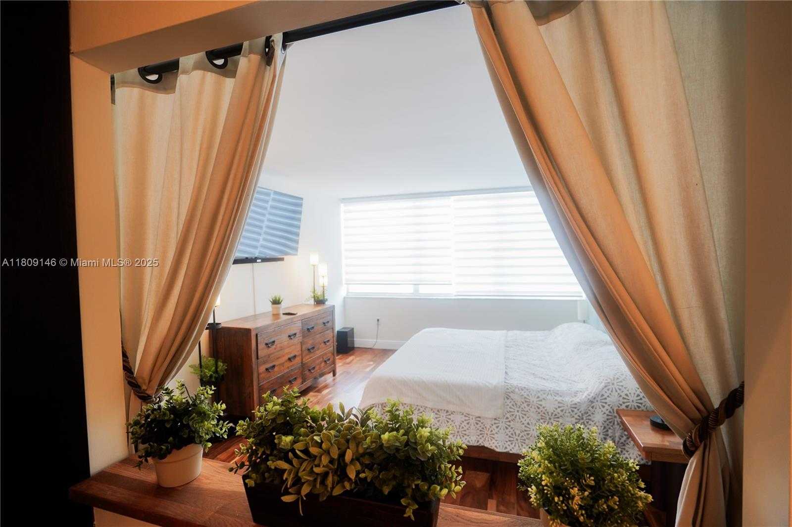 Small Image of 18031 BISCAYNE BLVD #1502, Aventura Number 14