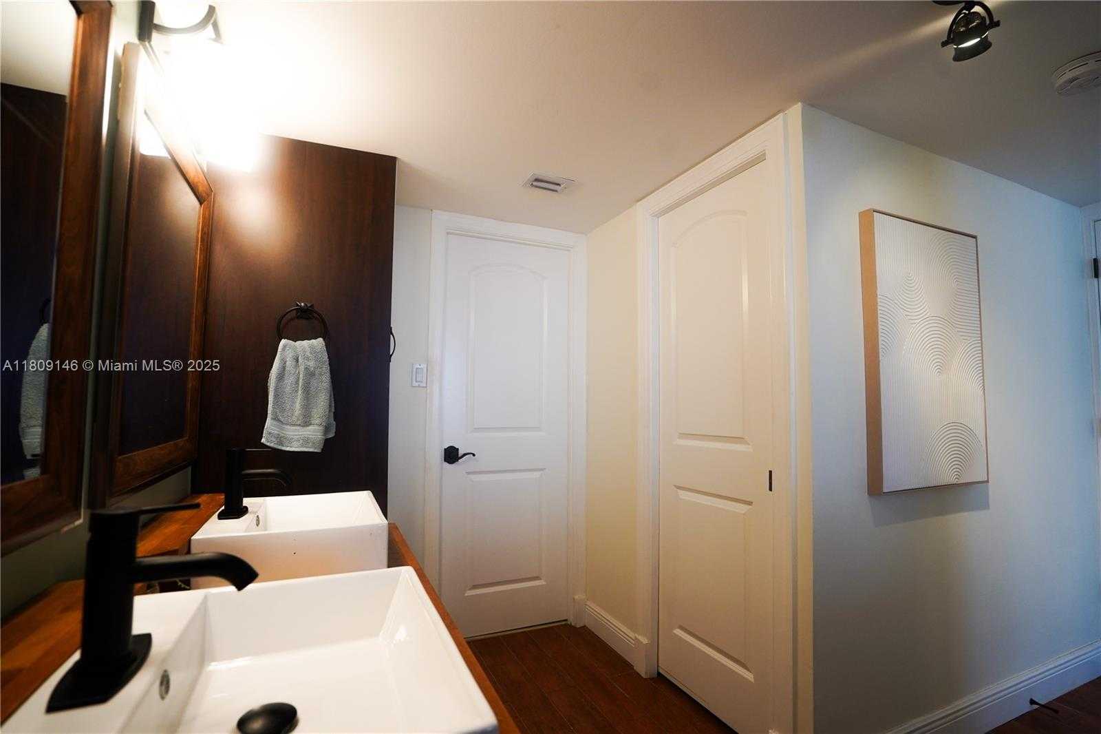Small Image of 18031 BISCAYNE BLVD #1502, Aventura Number 16