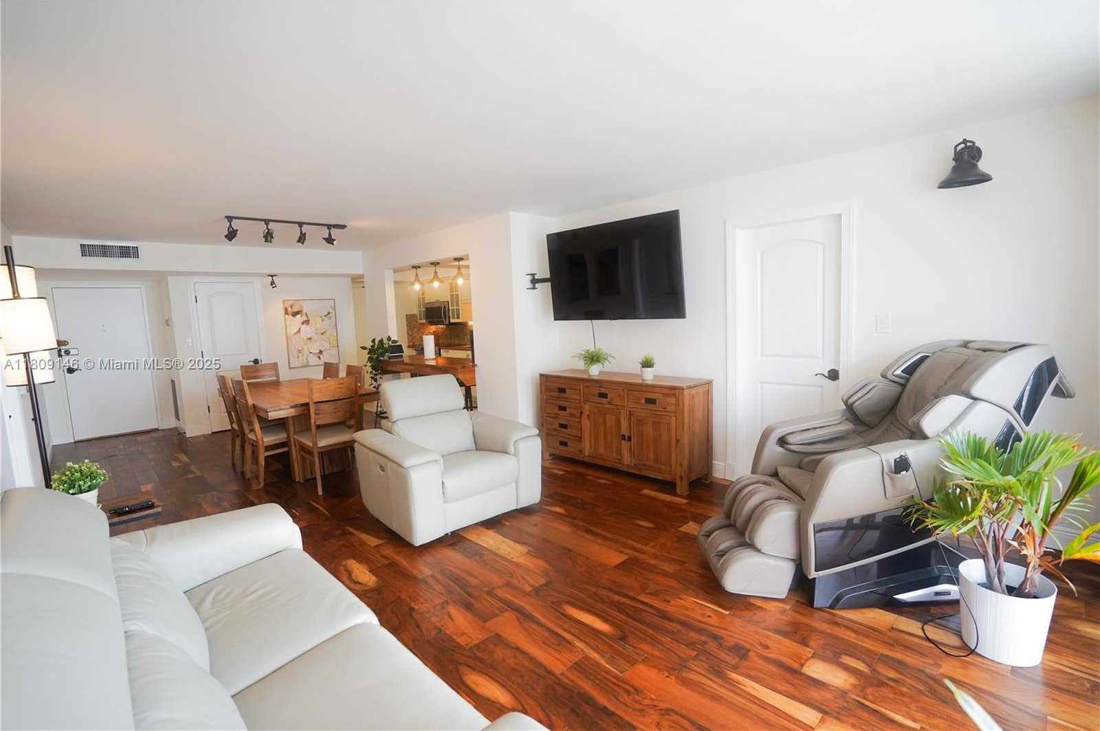 Small Image of 18031 BISCAYNE BLVD #1502, Aventura Number 3
