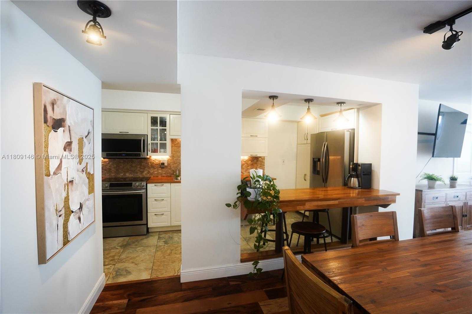 Small Image of 18031 BISCAYNE BLVD #1502, Aventura Number 6