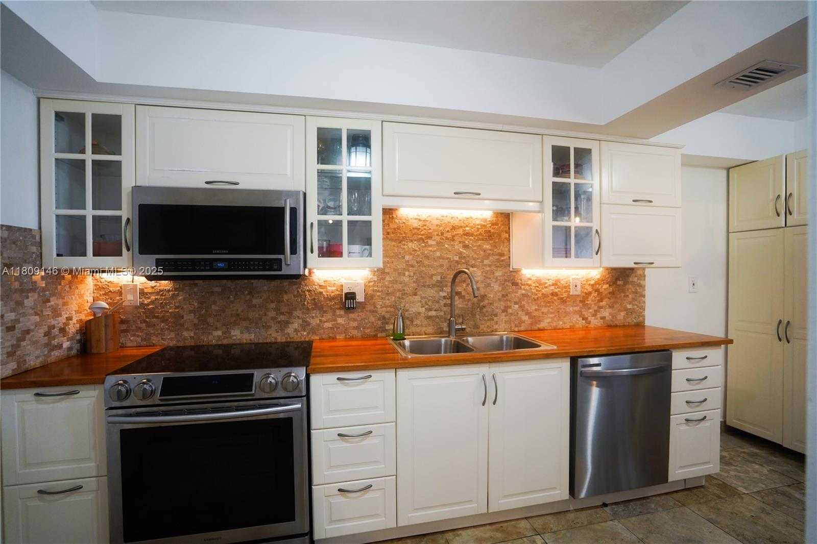 Small Image of 18031 BISCAYNE BLVD #1502, Aventura Number 7