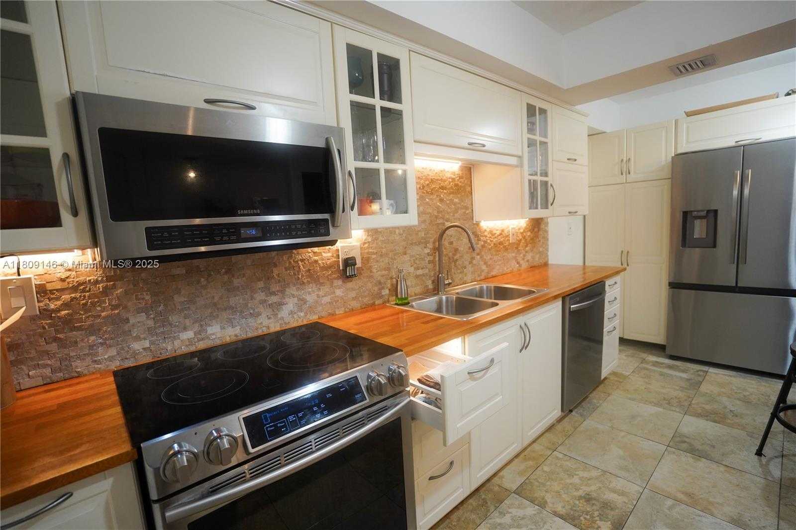 Small Image of 18031 BISCAYNE BLVD #1502, Aventura Number 8