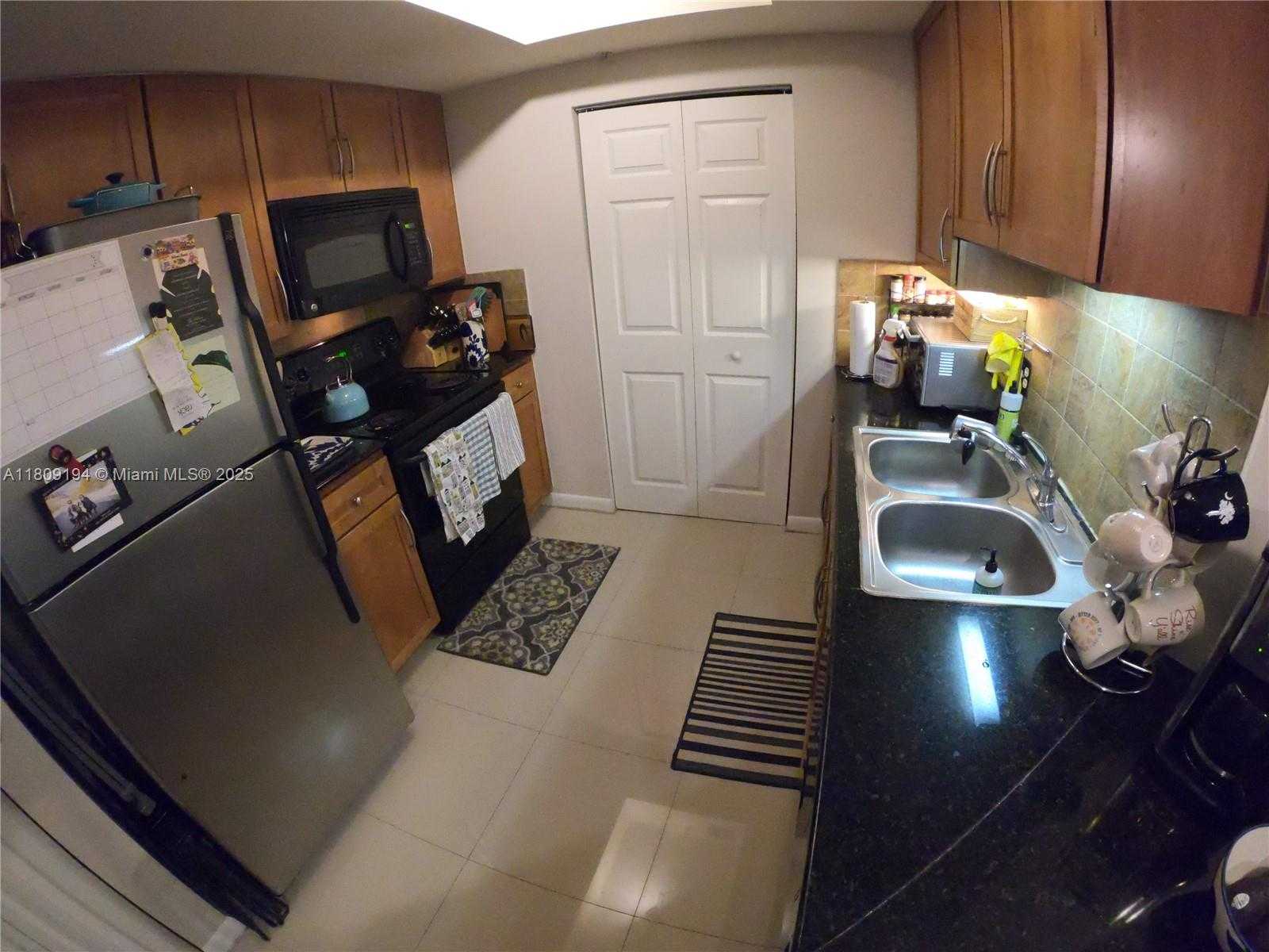 Small Image of 2000 NORTH BAYSHORE DR #219, Miami Number 8