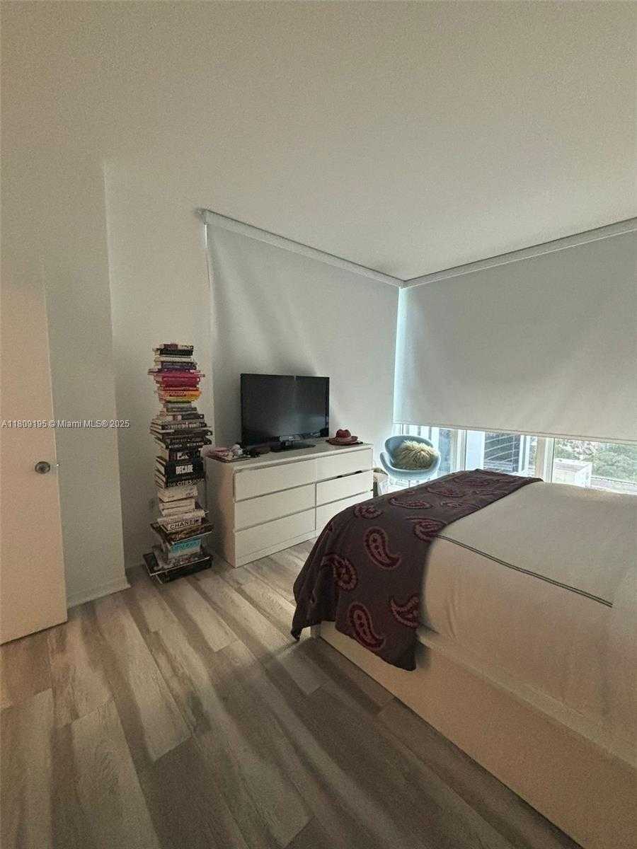 Small Image of 951 BRICKELL AVE #1211, Miami Number 10